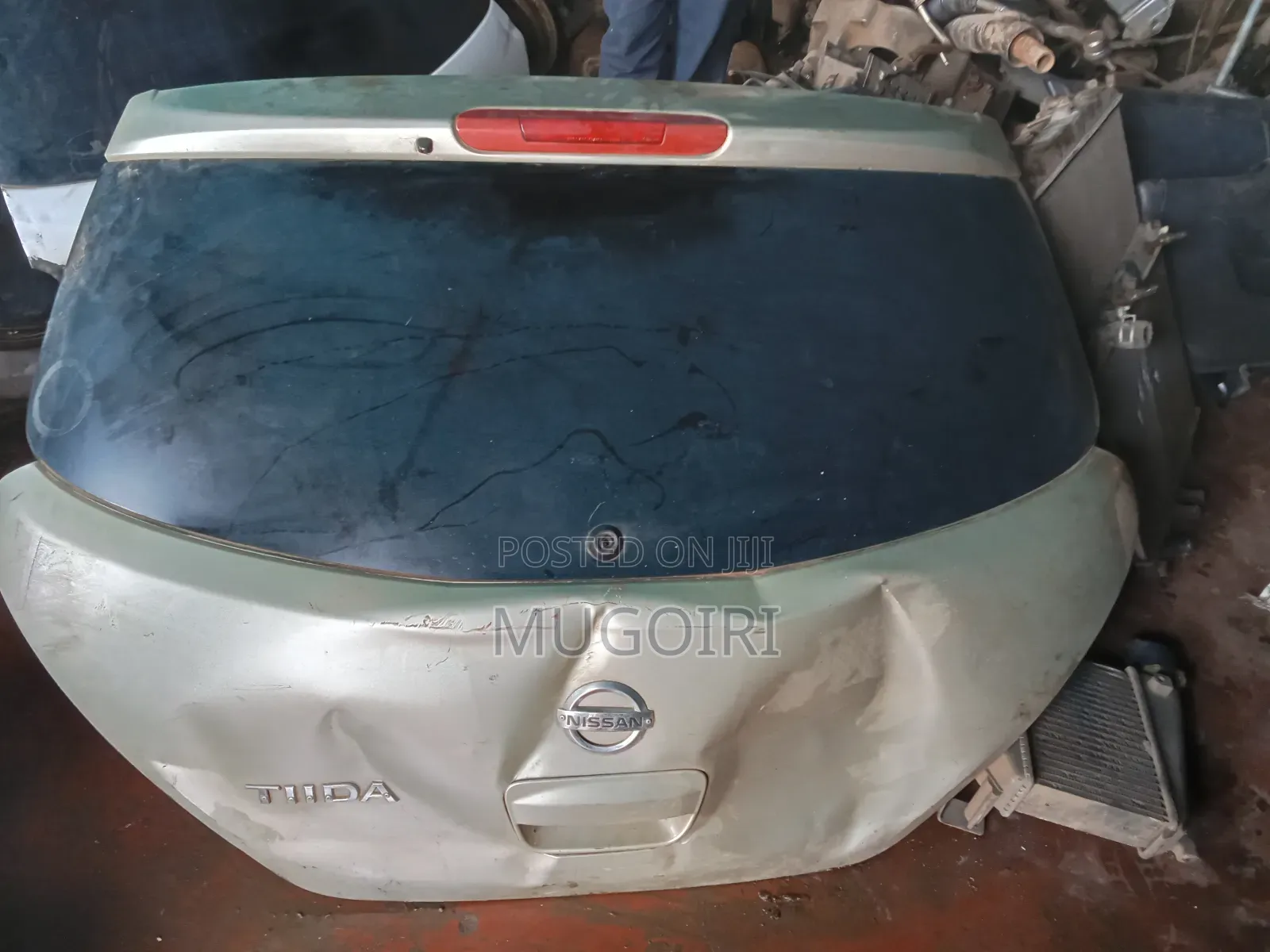 Nissan Tiida Boat