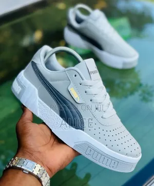 Puma Sneakers