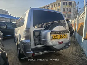 Mitsubishi Pajero 2013 Silver