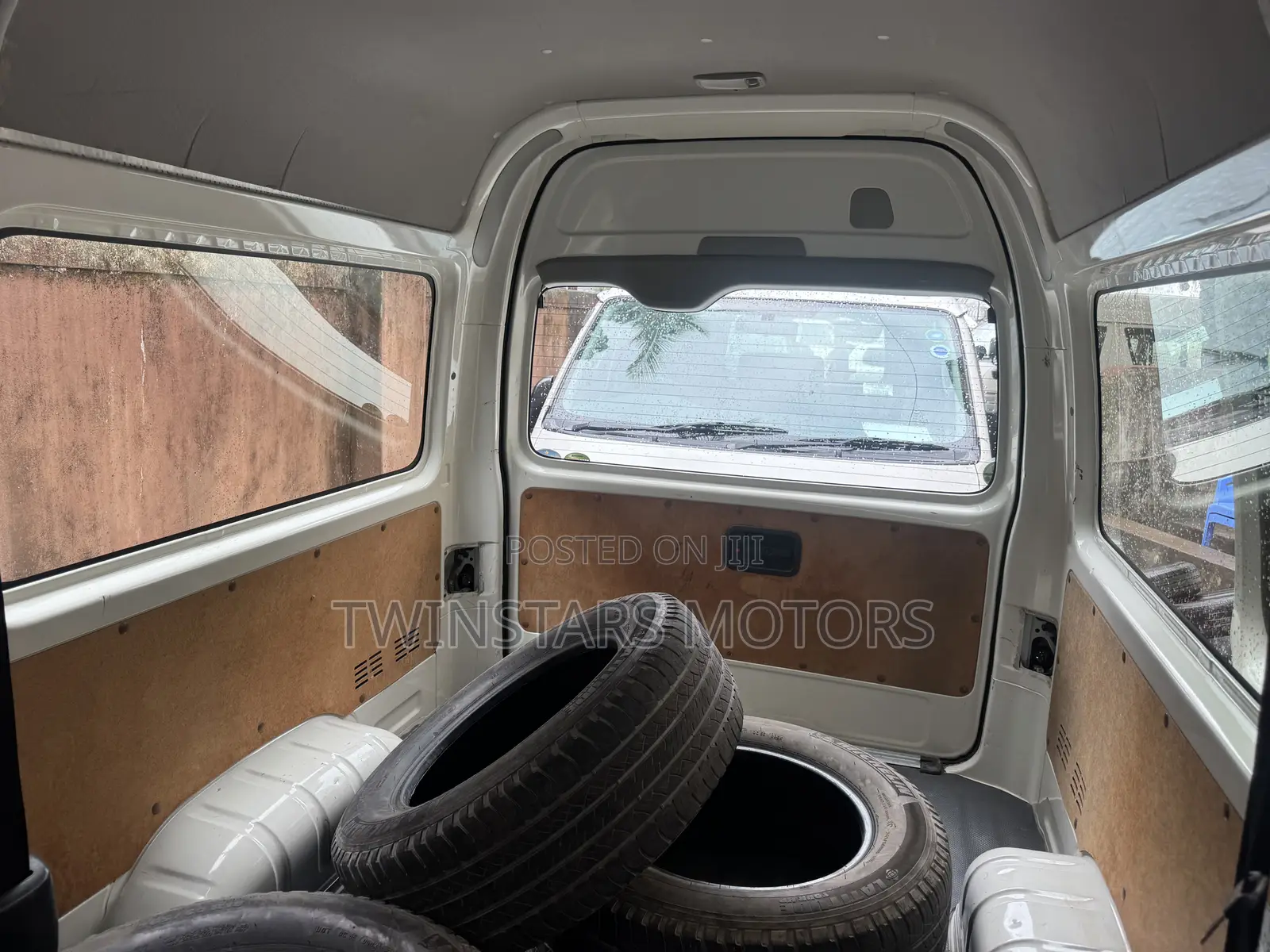 Toyota Regius 2020 White