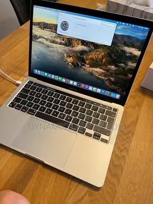 Laptop Apple MacBook Pro 2020 16GB Intel Core i7 SSD 512GB
