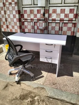 Swivel Mesh Chair and Office Desk