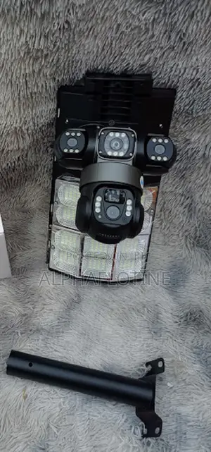 Three Lens Auto Tracking Solar PTZ Security CCTV Camera