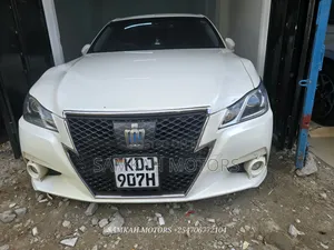 Toyota Crown 2017 White