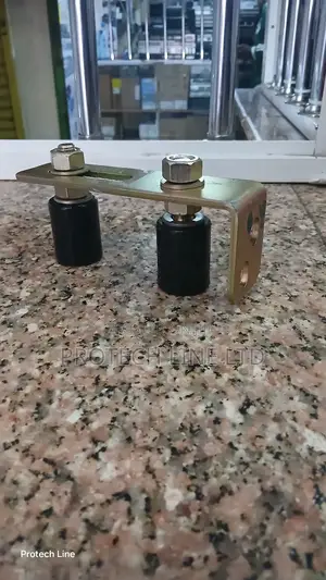 Adjustable L Bracket With Gate Guiders