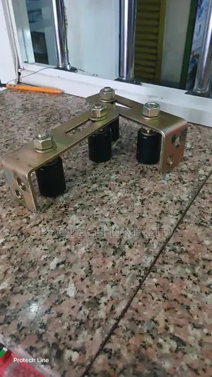 Adjustable L Bracket With Gate Guiders