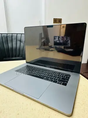 Laptop Apple MacBook Pro 2018 16GB Intel Core I7 SSD 512GB