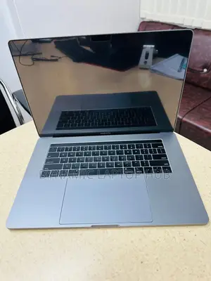 Laptop Apple MacBook Pro 2018 16GB Intel Core I7 SSD 512GB