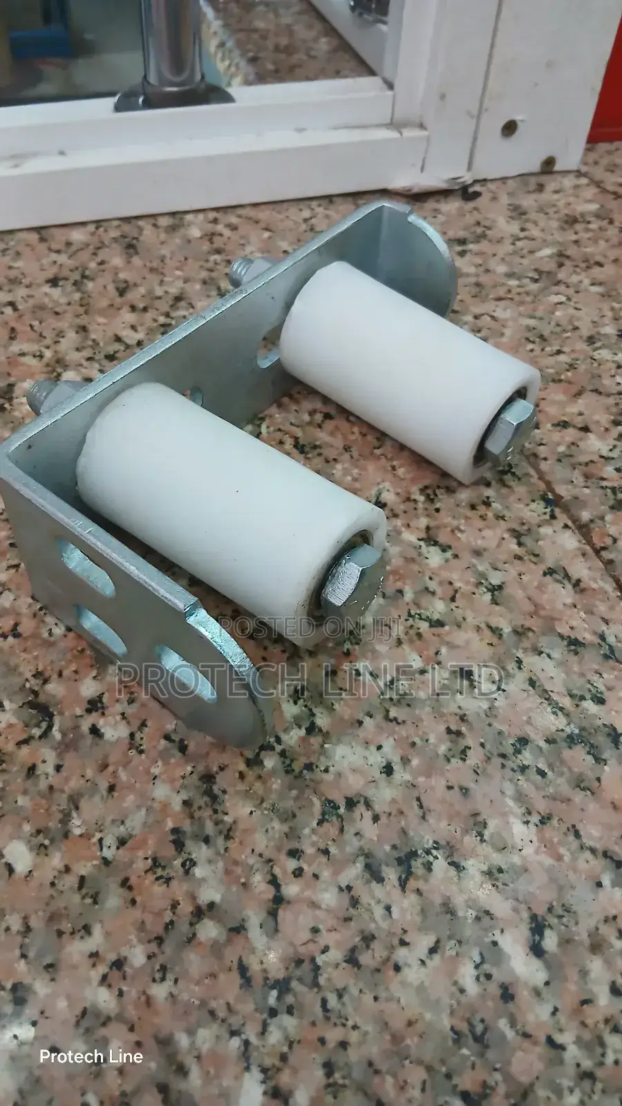 Gate Rollers Guide With L Bracket