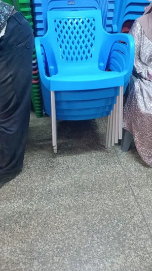 Plastic Chairs Metallic Legs