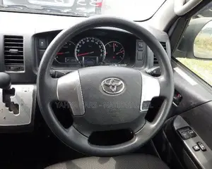 Toyota HiAce 2018 White