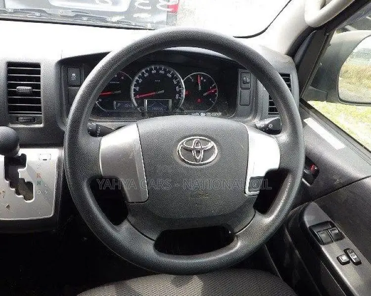 Toyota HiAce 2018 White