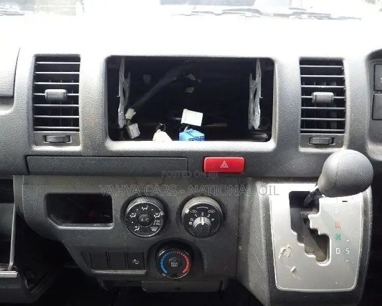 Toyota HiAce 2018 White
