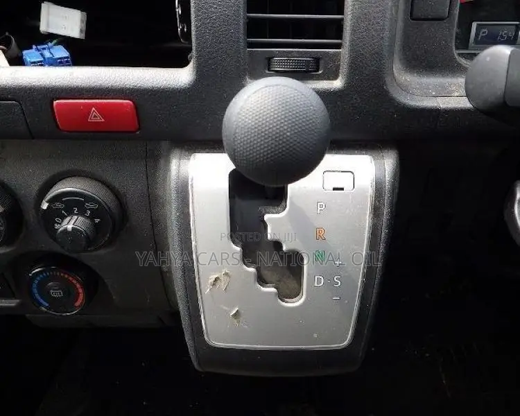 Toyota HiAce 2018 White