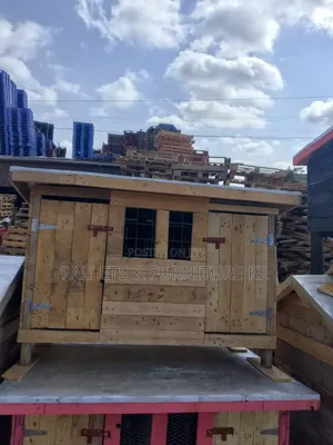 Meadow Mutt Dog House