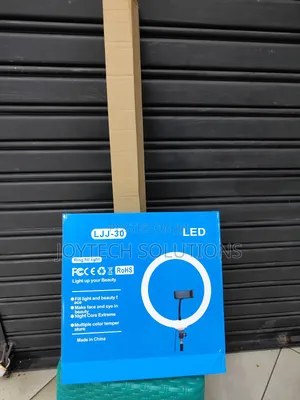 12" Ringlight Tripod.