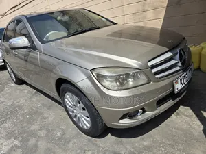 Mercedes-Benz C250 2011 Gold