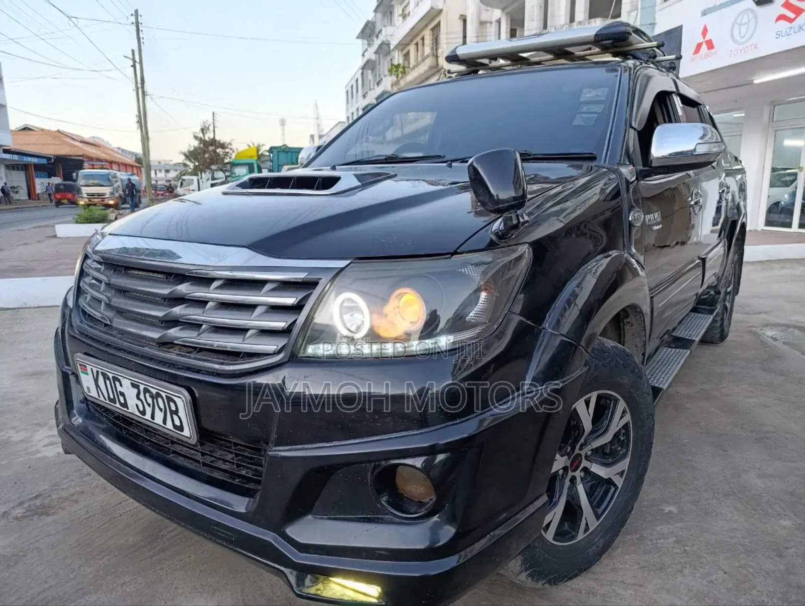 Toyota Hilux 2016 Black