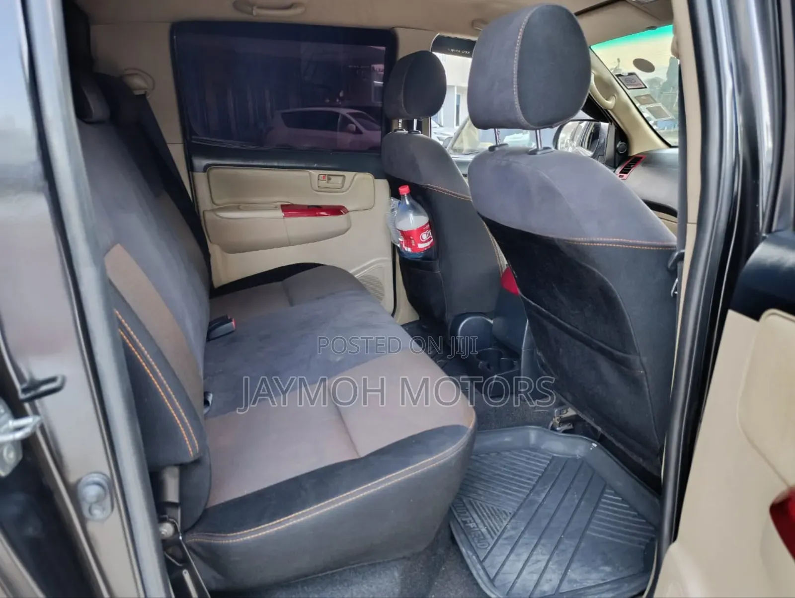 Toyota Hilux 2016 Black