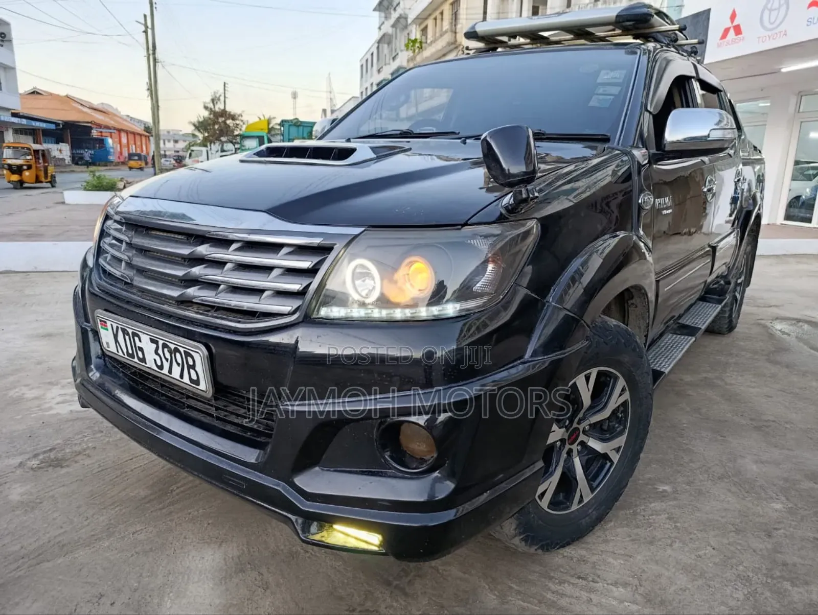 Toyota Hilux 2016 Black