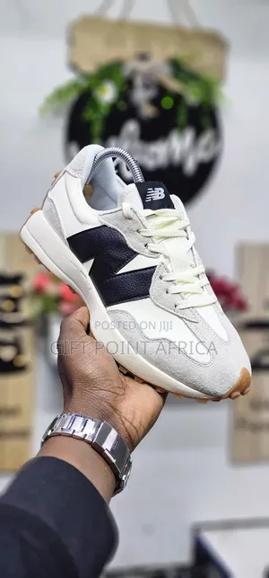 New Balance 327 Sneakers