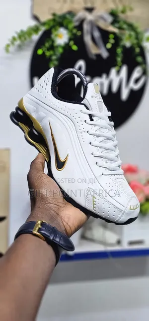 Nike Shoxs Sneakers For Men