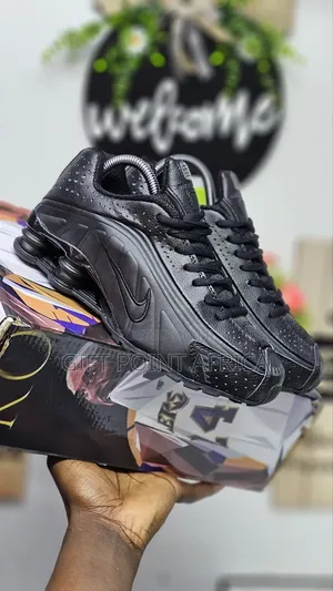 Nike Air Shoxs Sneakers