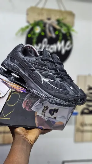 Nike Air Shoxs Sneakers