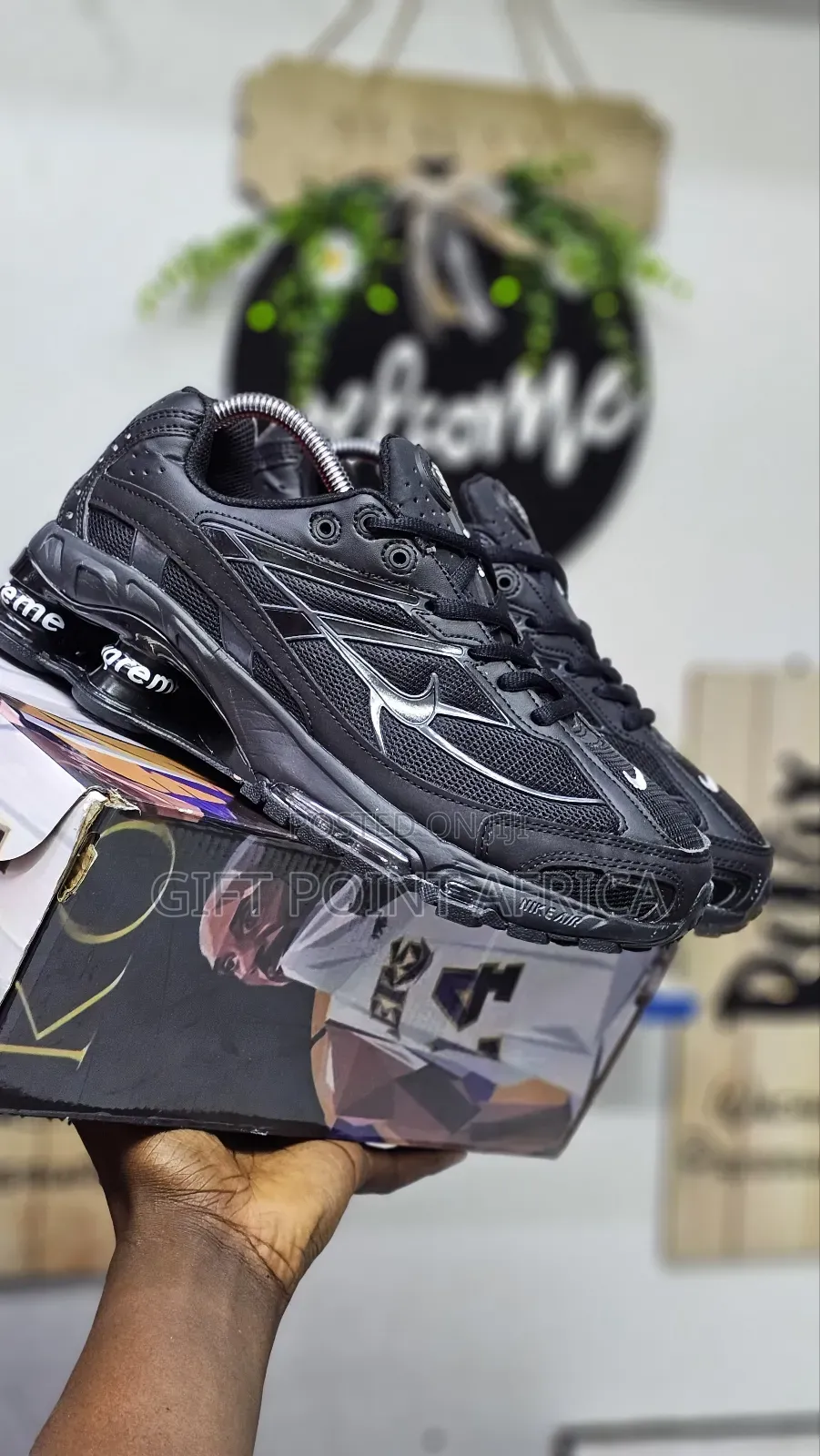 Nike Air Shoxs Sneakers