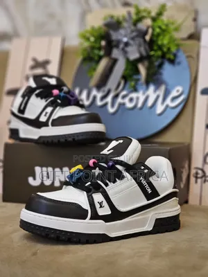 Max Trainer Lv Sneakers