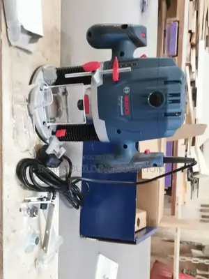 Bosch Gof 130 Router – Compact and Ergonomic Design