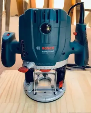 Bosch Gof 130 Router – Dust Extraction for Cleaner Work