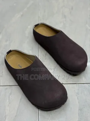 Quality Leather Unisex Sued Closed Crog Sandal Available
