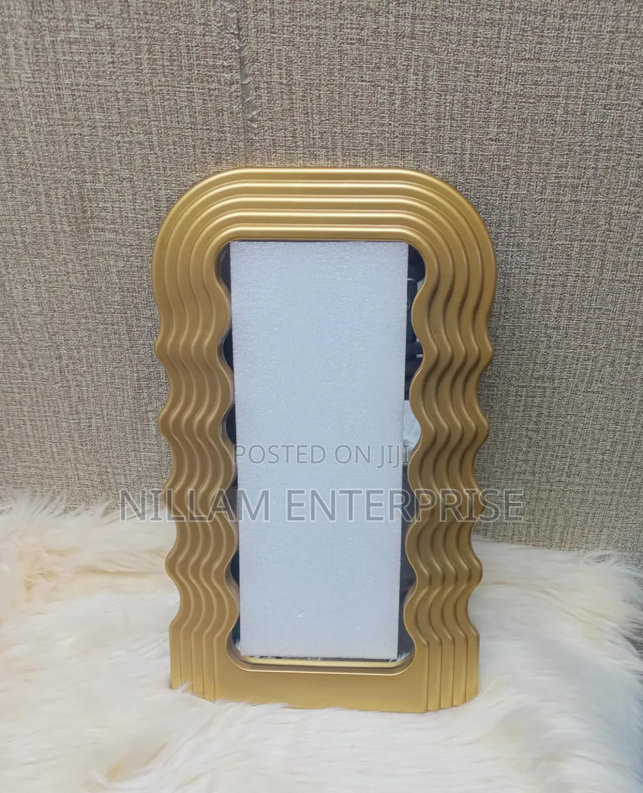 Desktop Wavy Mirror