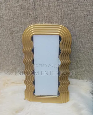 Desktop Wavy Mirror