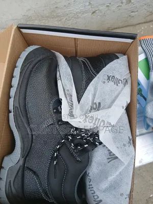 Safety Footwear Safety Shoes/ Boots