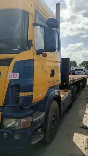 Flatbed/Boxbody at Hand for Logistics Services