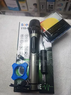 Wireless Microphone System Receiver With Handheld Mic