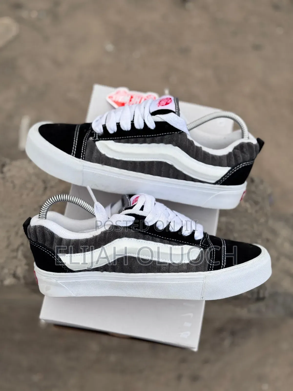 Corduroy Knu Vans 
Sizes 38 - 45