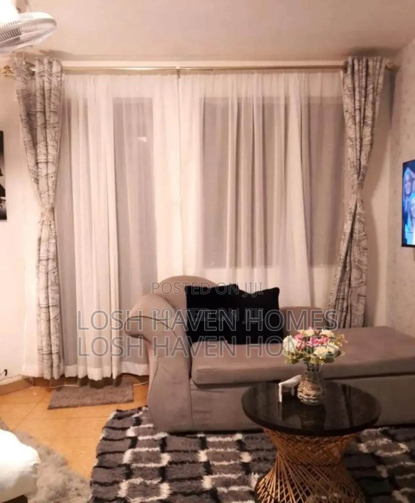 Grey Luxe Studio Airbnb in Roysambu TRM Drive