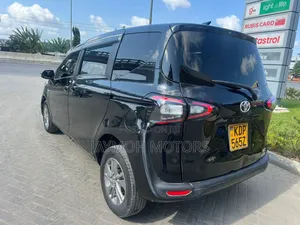 Toyota Sienta 2017 Black