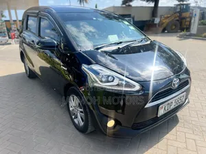 Toyota Sienta 2017 Black