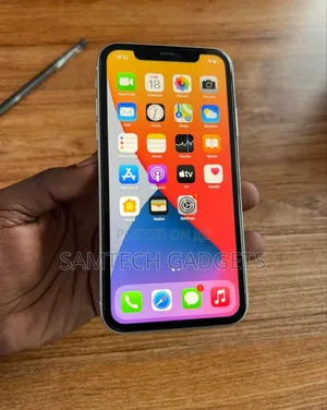 Apple iPhone 11 64 GB White