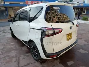 Toyota Sienta 2017 White