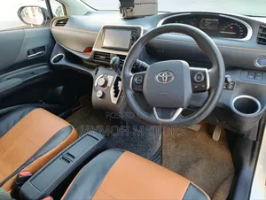 Toyota Sienta 2017 White