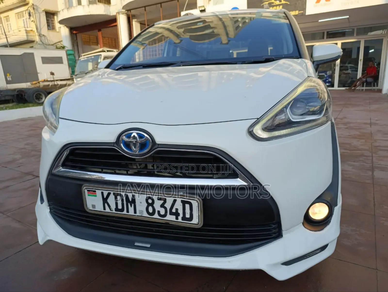 Toyota Sienta 2017 White