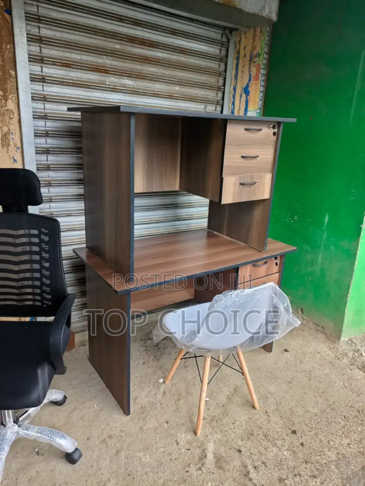 Reduction Modern Desk