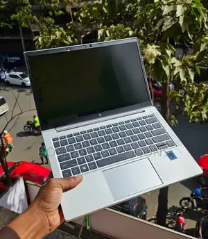 Laptop HP EliteBook 830 G8 16GB Intel Core I7 SSD 512GB