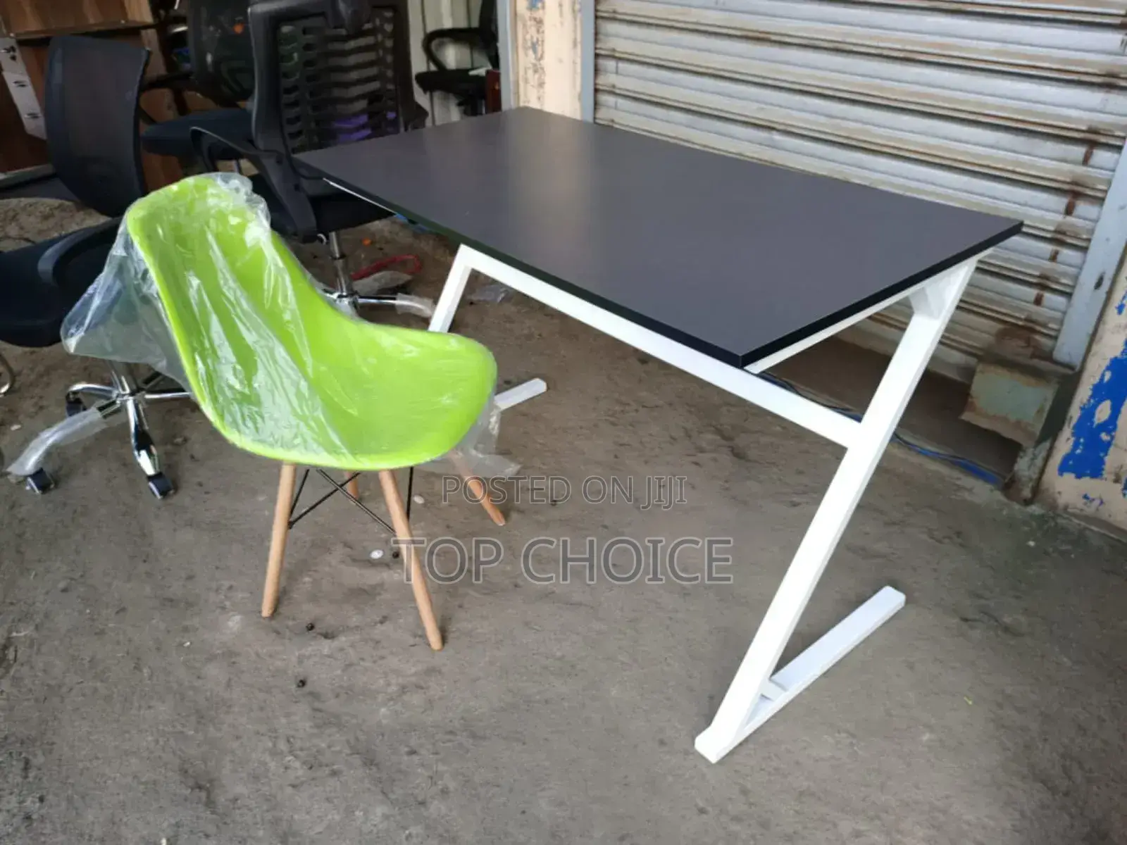 Superior Quality Eames Chair and Table