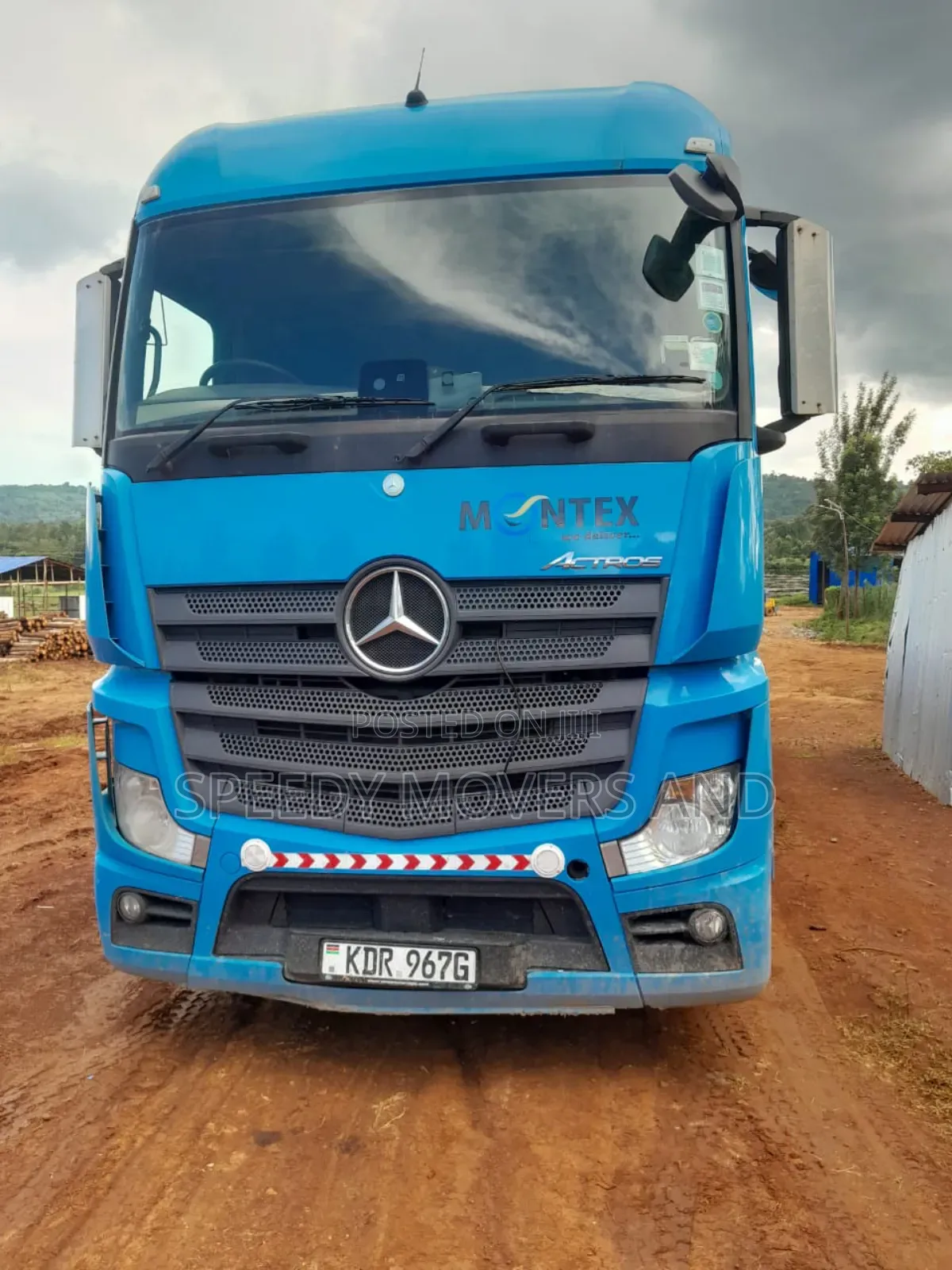 Container/ Boxbody Trailers Accessible for Logistic Errands
